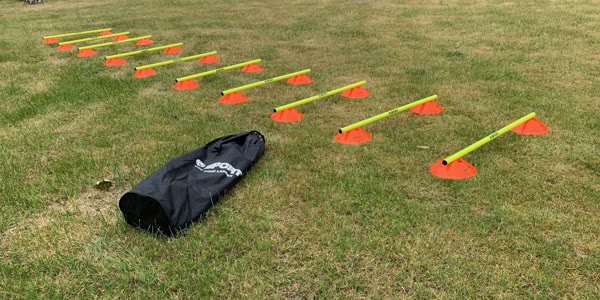 Agility træningssæt: 10 stænger og 20 kegler